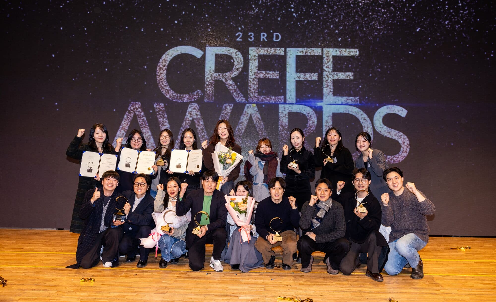 수상작 시상 단체 사진 1
